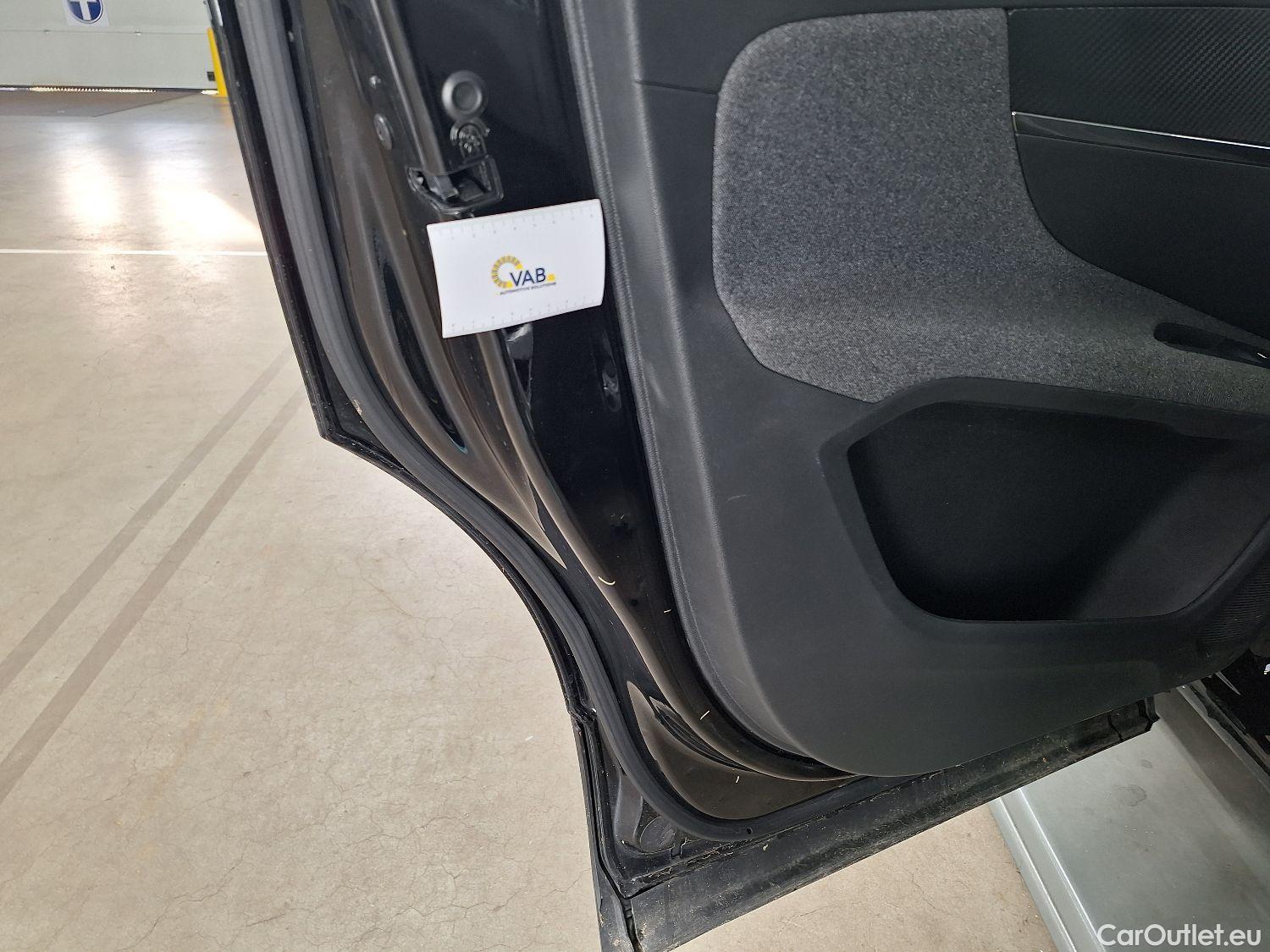  Peugeot  5008 Peugeot,  '16, Peugeot  1.5 BlueHDi 96kW S&S EAT8 Active 5d 7pl #55