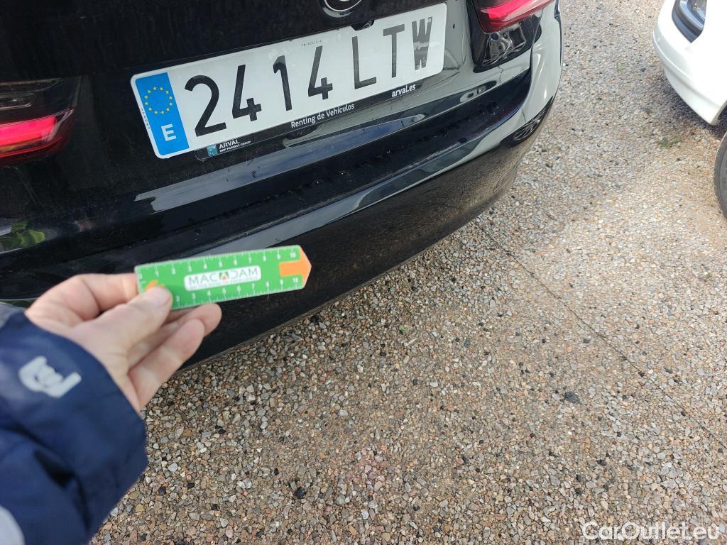  Bmw  Serie 3 BMW  / 2018 / 4P / sedán 318d Auto. #16