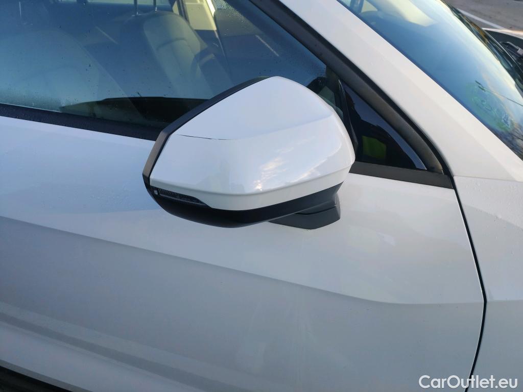  Audi  Q2 AUDI  / 2016 / 5P / todoterreno Design 30 TFSI 85kW (116CV) #23