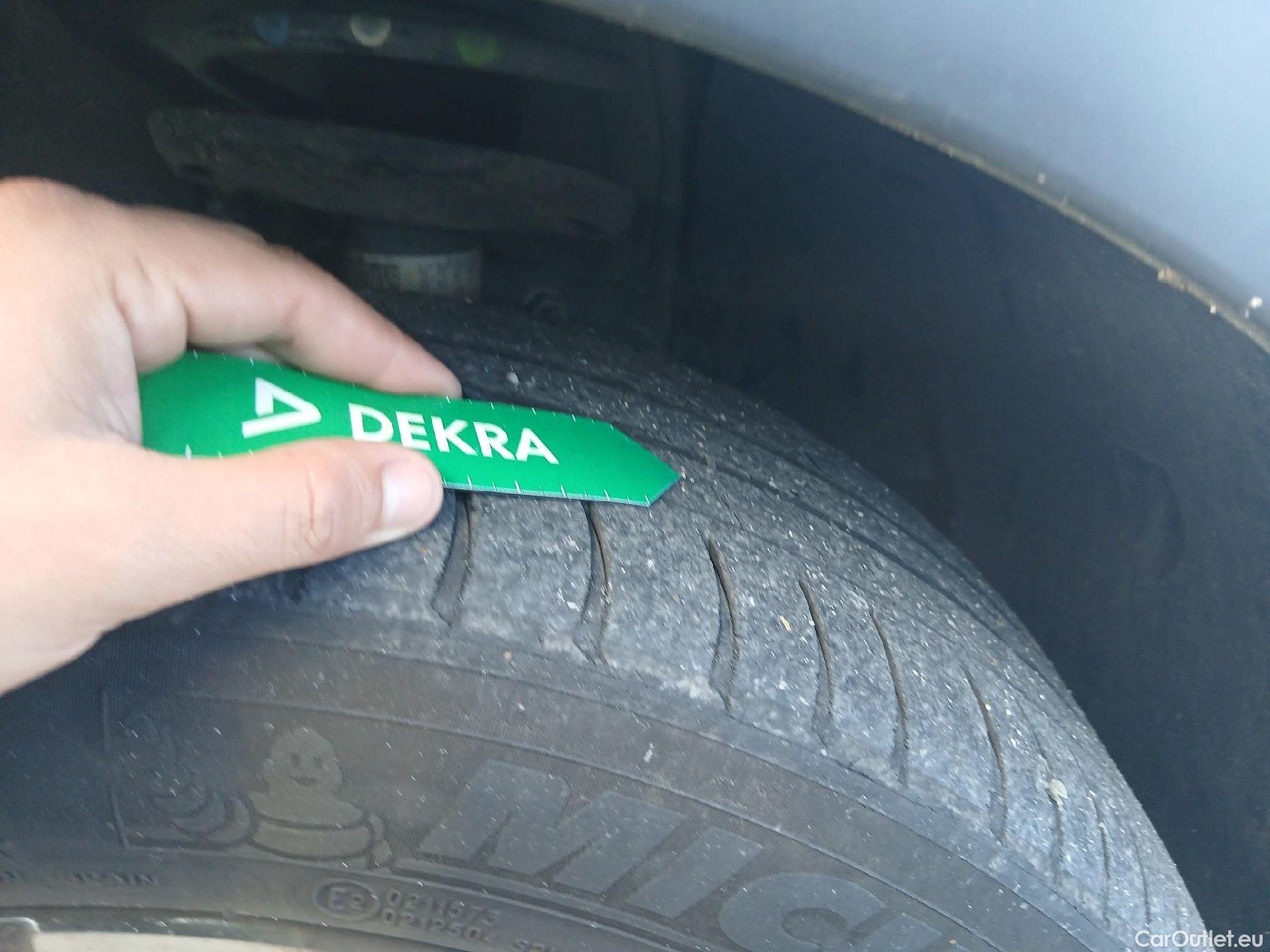  Citroen  C3 CITROEN  / 2016 / 5P / berlina con portón PureTech 60KW (82CV) FEEL (CX) #3