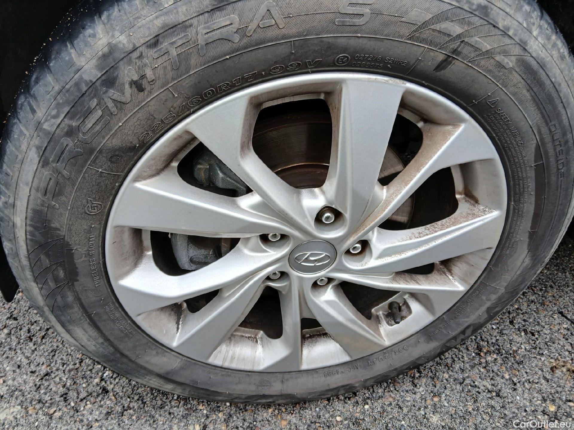  Hyundai  Tucson HYUNDAI  / 2018 / 5P / todoterreno 1.6 CRDI 85kW (116CV) 48V SLE 4X2(SP)(SL) #16