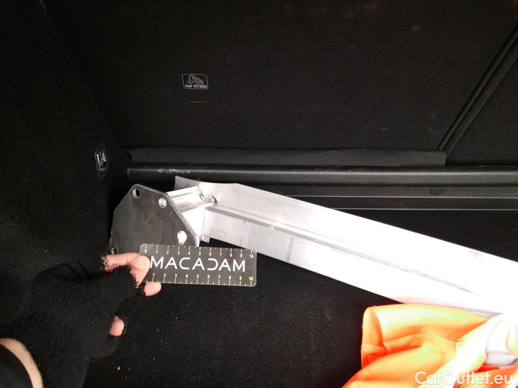  DS  DS7 DS DS 7 Crossback / 2017 / 5P / todoterreno BlueHDi DE 96kW (130CV) Auto.BE CHIC #10