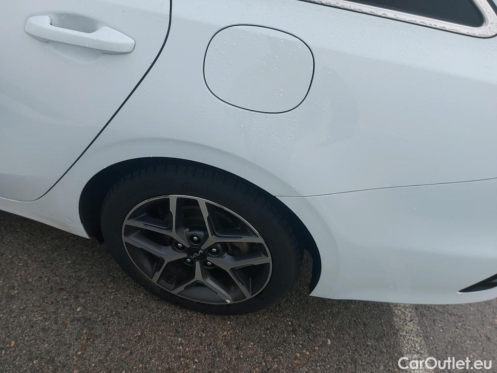  KIA  Cee'd KIA Ceed Tourer / 2021 / 5P / familiar Tourer 1.6 MHEV iMT 100kW Tech #7