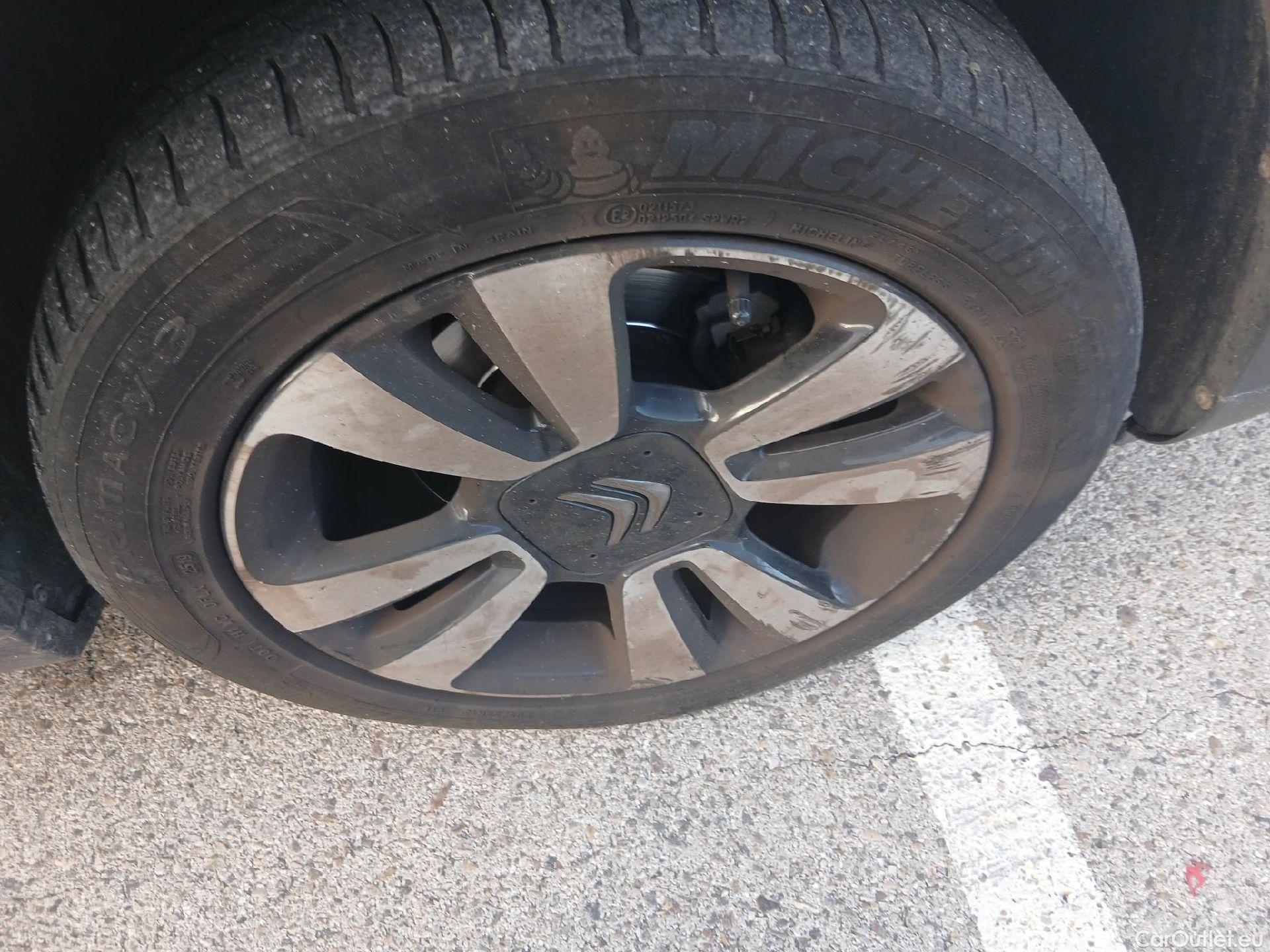  Citroen  C3 CITROEN  / 2016 / 5P / berlina con portón PureTech 60KW (82CV) FEEL (CX) #24