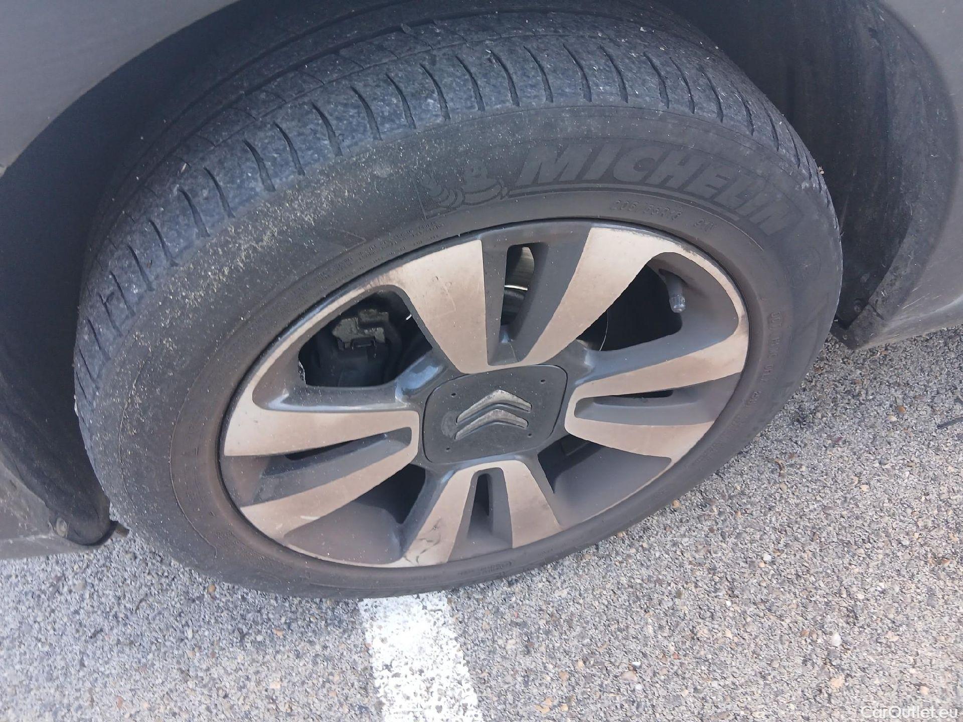  Citroen  C3 CITROEN  / 2016 / 5P / berlina con portón PureTech 60KW (82CV) FEEL (CX) #1