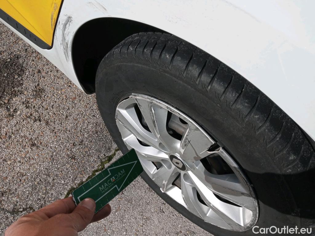  Renault  Clio RENAULT  / 2019 / 5P / berlina con portón Business Blue dCi 74kW (100CV) #34