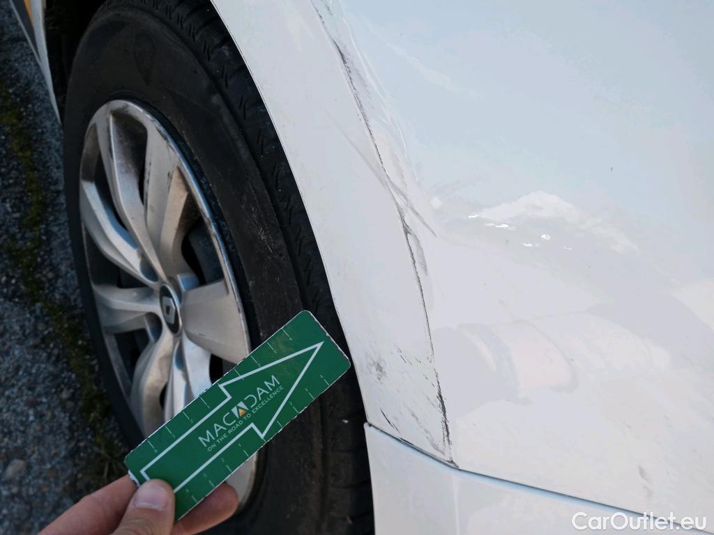  Renault  Clio RENAULT  / 2019 / 5P / berlina con portón Business Blue dCi 74kW (100CV) #23