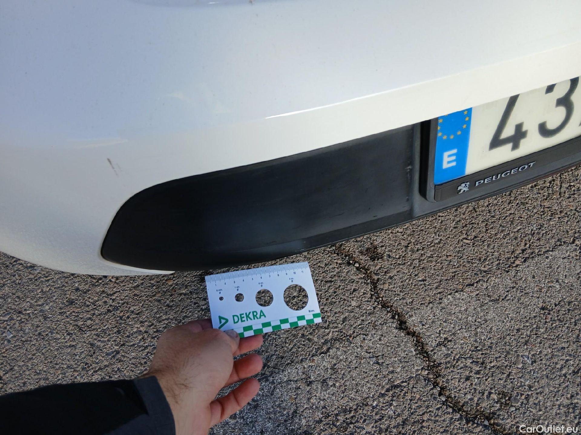  Peugeot  208 PEUGEOT  / 2019 / 5P / berlina con portón PureTech 55kW (75CV) Like #8