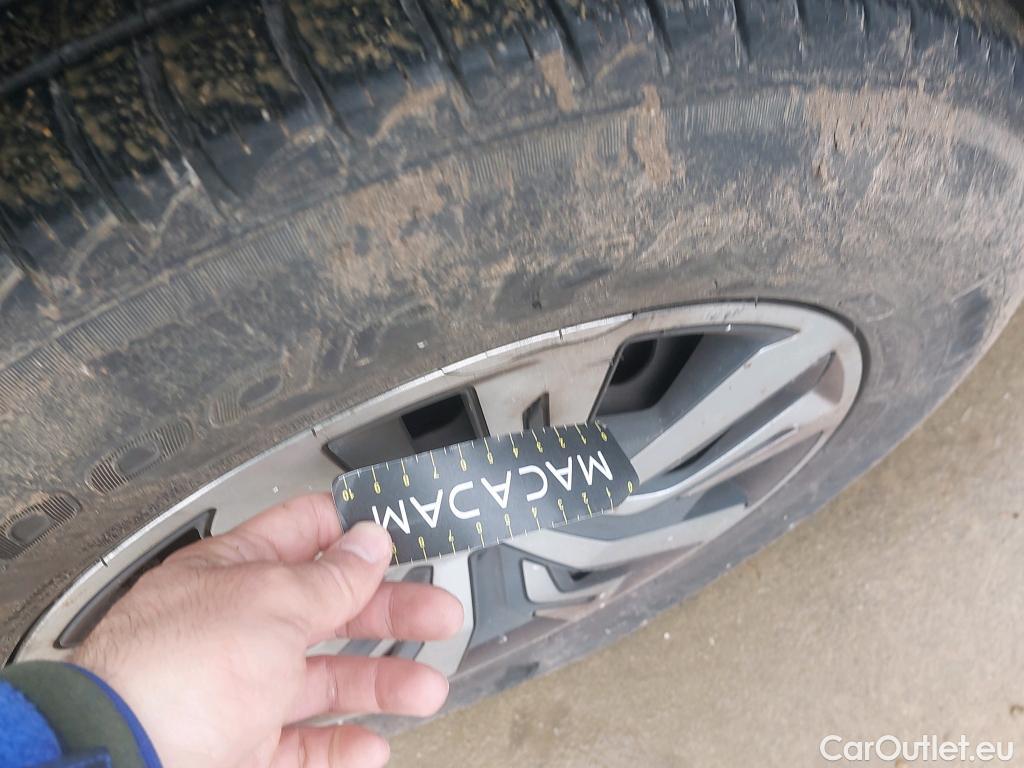  Peugeot  2008 PEUGEOT  / 2019 / 5P / todoterreno Active BlueHDI 100 S&S BVM6 #8