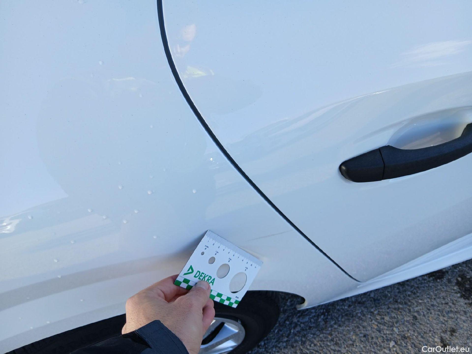  Peugeot  208 PEUGEOT  / 2019 / 5P / berlina con portón PureTech 55kW (75CV) Like #9