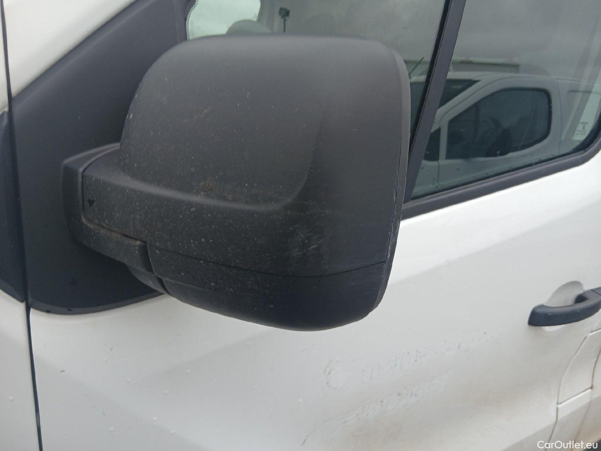  Opel  Vivaro OPEL  VU 4p 2G furgón 1.6 CDTI 115 CV Expression L2 H1 2.9t #19