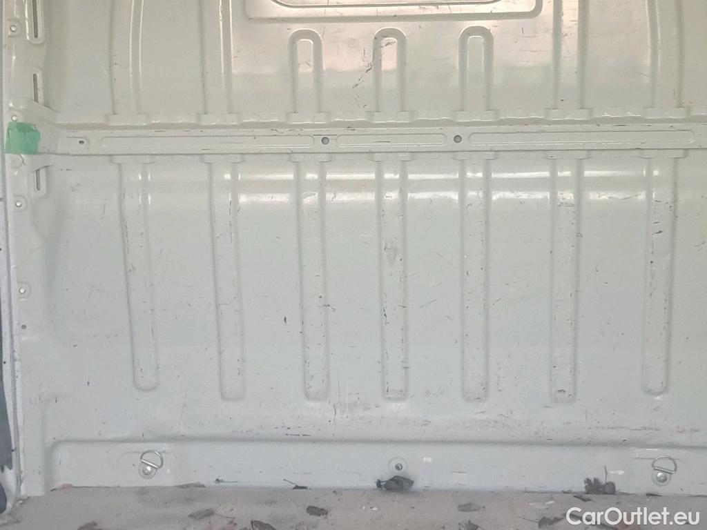  Peugeot  Boxer PEUGEOT  / 2014 / 4P / furgón 333 L2 H1 BHDI 103kW (140CV) S&S 6 V. M (AC) #49