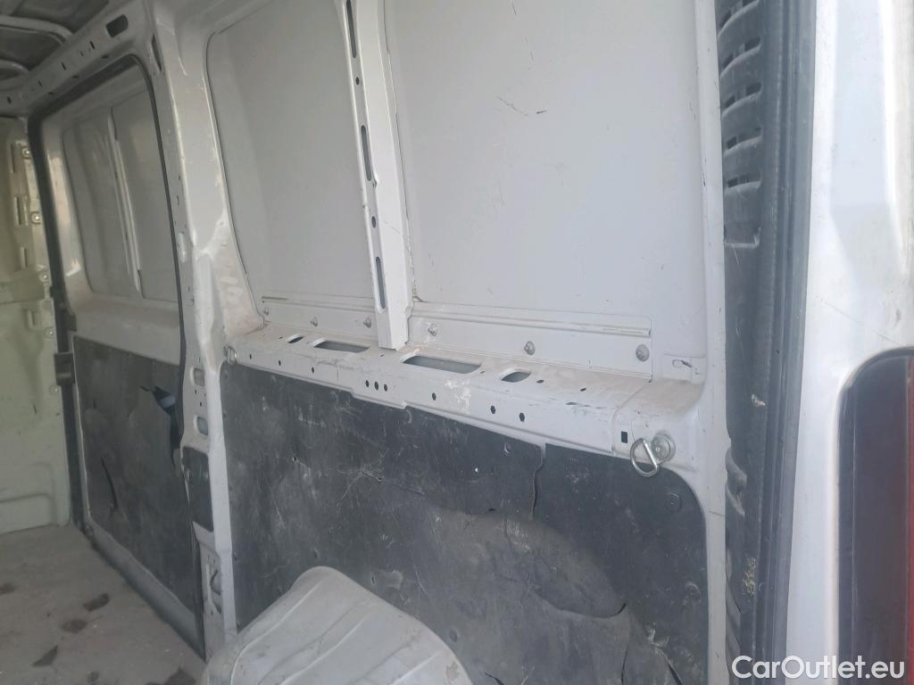  Peugeot  Boxer PEUGEOT  / 2014 / 4P / furgón 333 L2 H1 BHDI 103kW (140CV) S&S 6 V. M (AC) #80