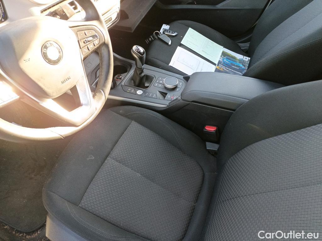  Bmw  Serie 1 BMW  / 2019 / 5P / berlina con portón 118i #19