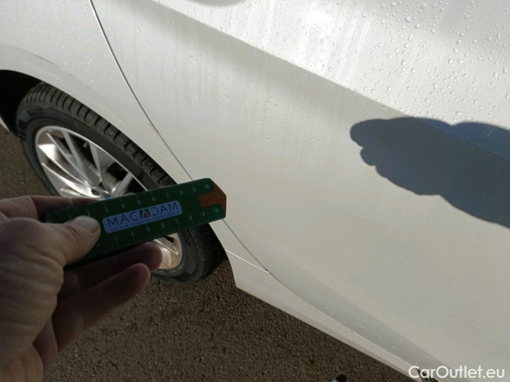  Bmw  Serie 1 BMW  / 2019 / 5P / berlina con portón 118i #16