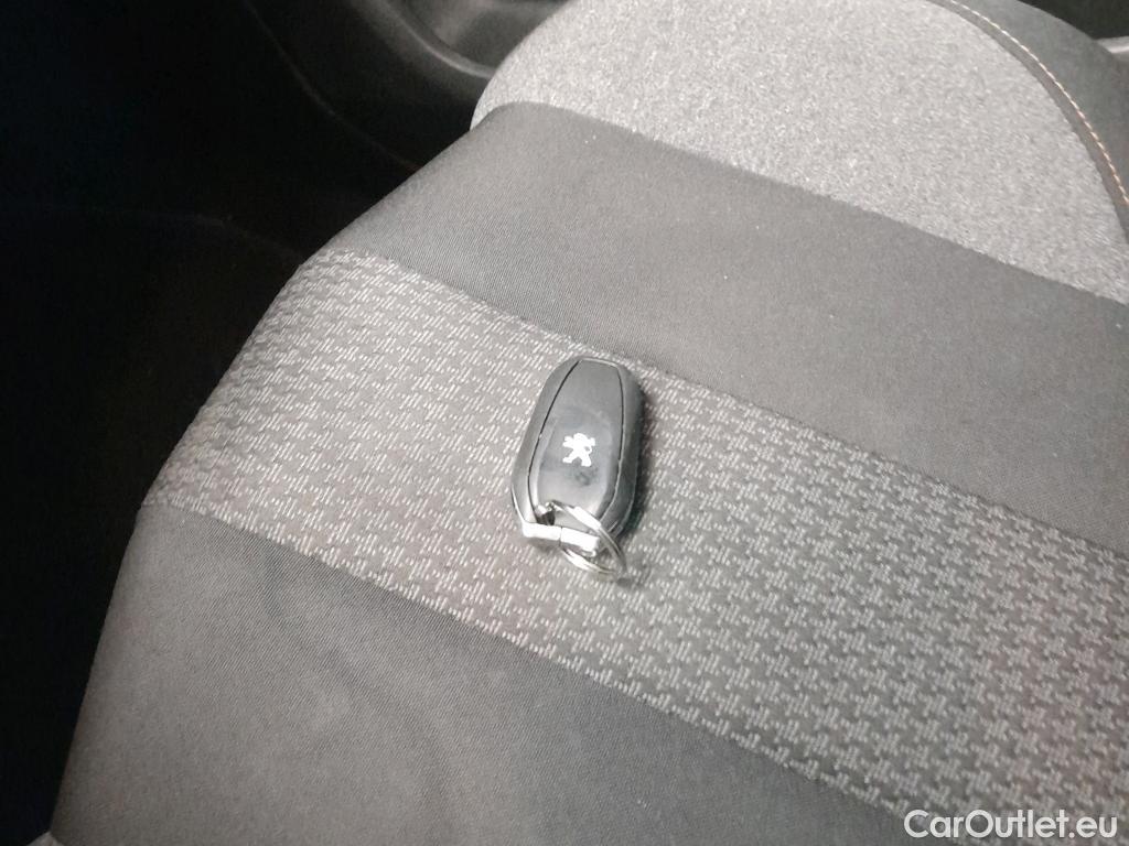  Peugeot  3008 PEUGEOT  / 2020 / 5P / todoterreno 1.5 BlueHDi 96kW (130CV) S&S Active Pack (AC3) #1