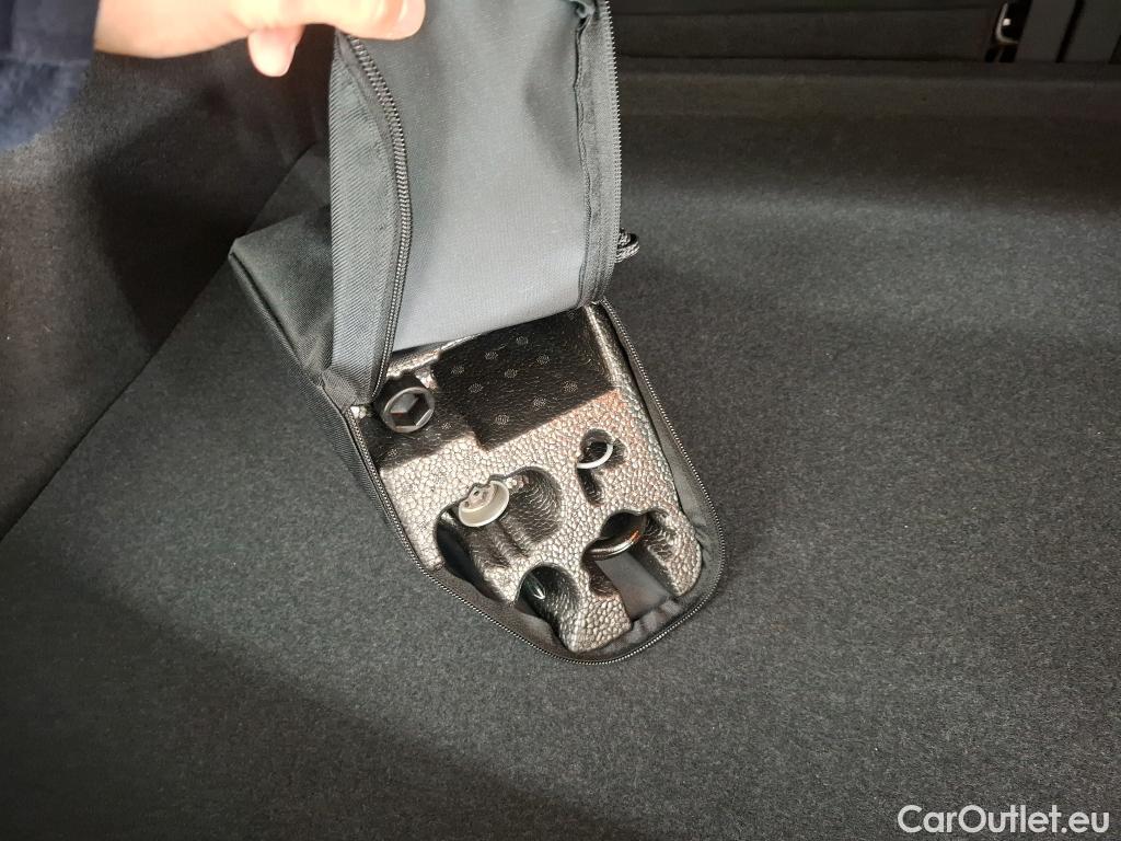  Volkswagen  Tiguan VOLKSWAGEN  / 2020 / 5P / SUV 2.0 TDI 150 DSG7 R-Line #16