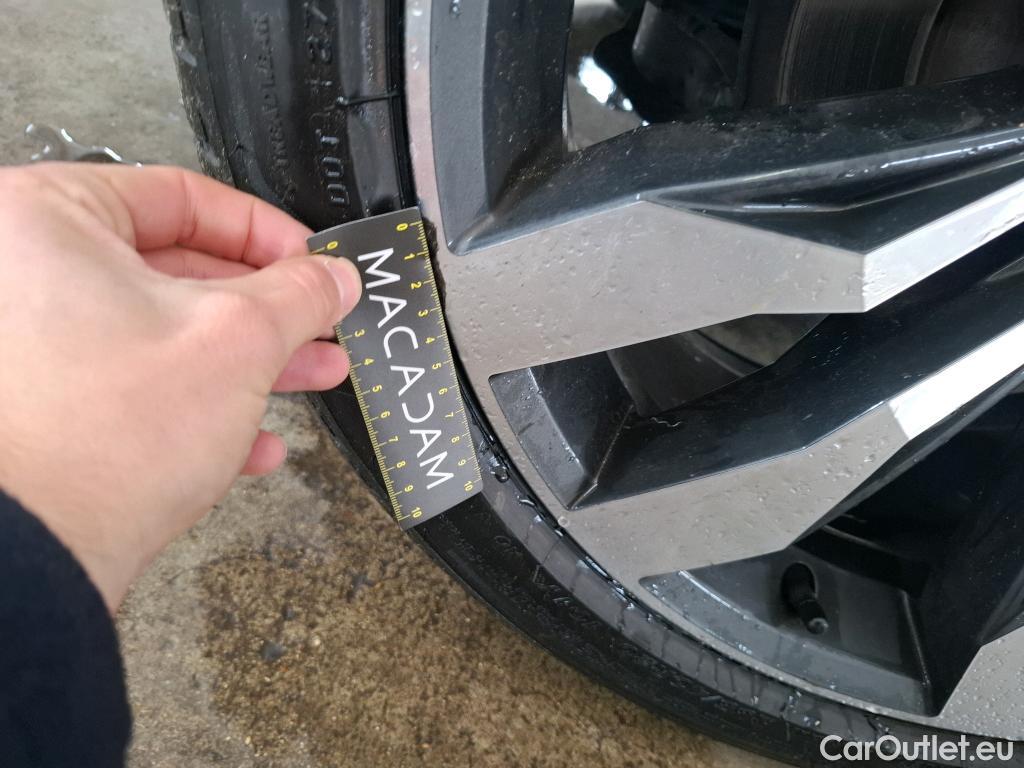  Volkswagen  Tiguan VOLKSWAGEN  / 2020 / 5P / SUV 2.0 TDI 150 DSG7 R-Line #26