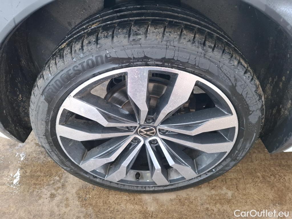  Volkswagen  Tiguan VOLKSWAGEN  / 2020 / 5P / SUV 2.0 TDI 150 DSG7 R-Line #24