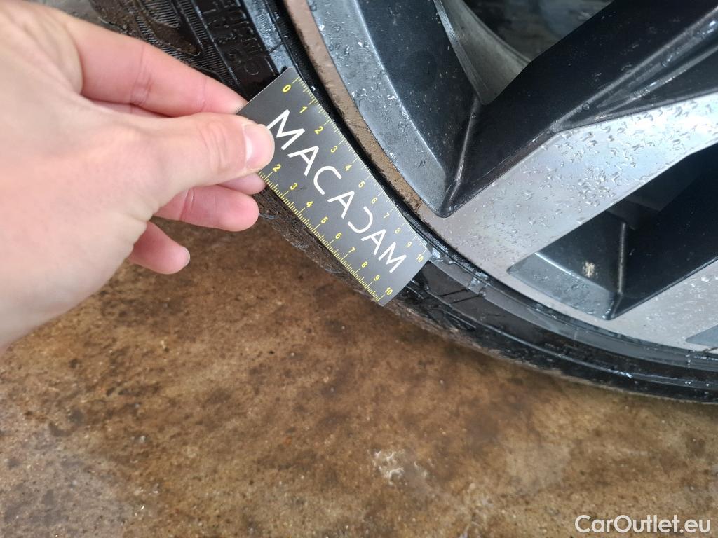  Volkswagen  Tiguan VOLKSWAGEN  / 2020 / 5P / SUV 2.0 TDI 150 DSG7 R-Line #4