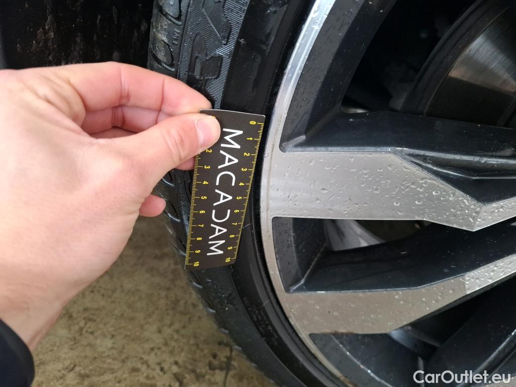  Volkswagen  Tiguan VOLKSWAGEN  / 2020 / 5P / SUV 2.0 TDI 150 DSG7 R-Line #13