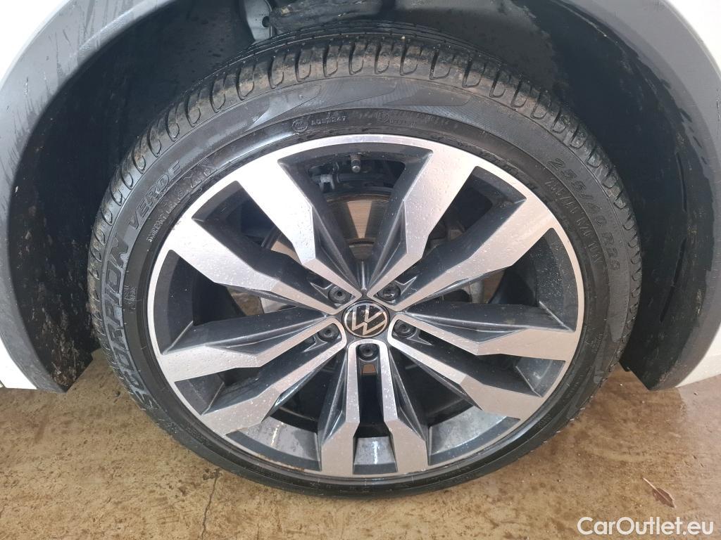  Volkswagen  Tiguan VOLKSWAGEN  / 2020 / 5P / SUV 2.0 TDI 150 DSG7 R-Line #9