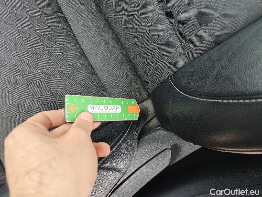  KIA  Niro KIA  / 2019 / 5P / crossover 1.6 GDi HEV 104kW (141CV) Drive #35