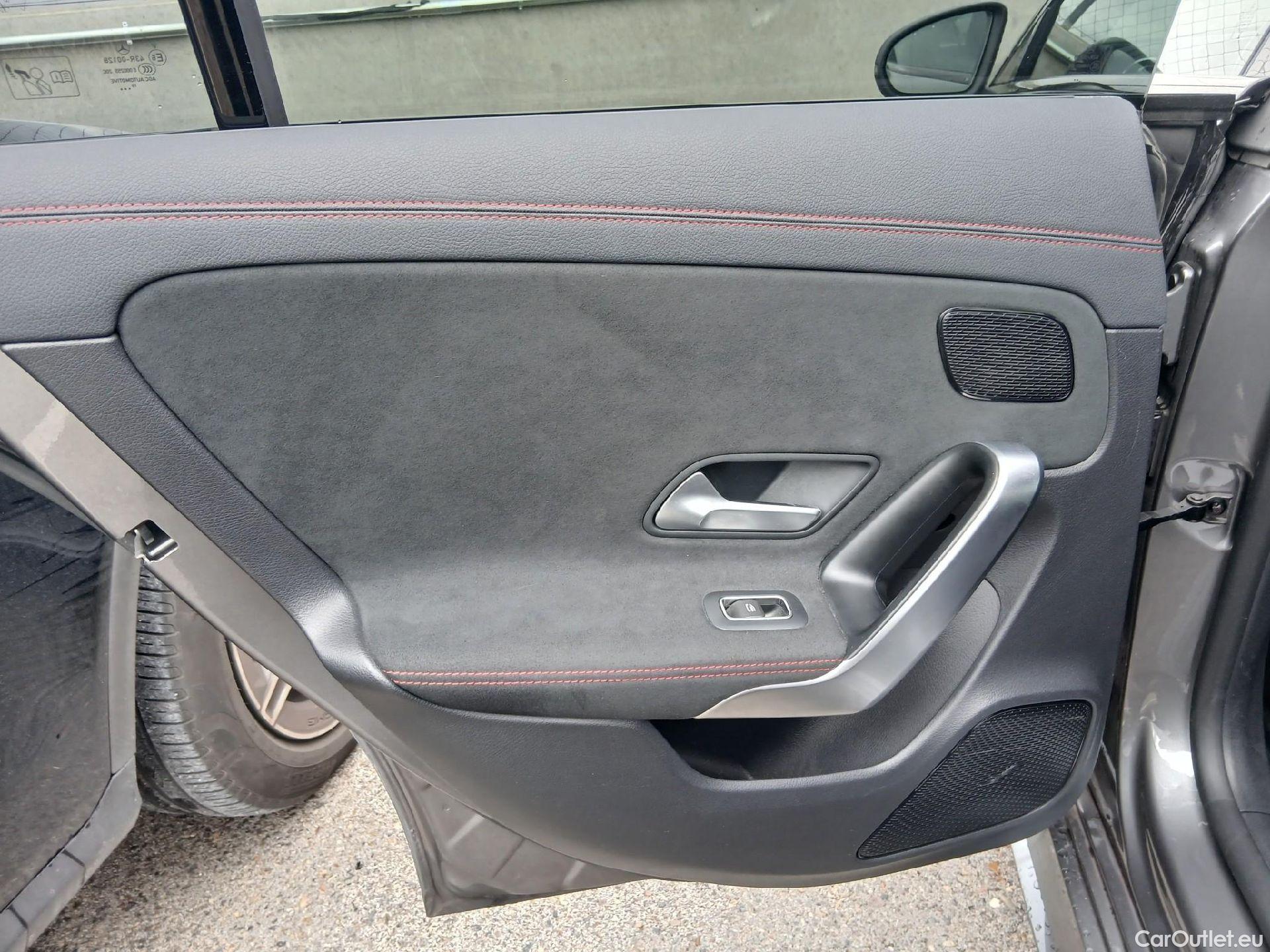  Mercedes  CLA-Klasse MERCEDES-BENZ CLA / 2019 / 4P / coupé CLA 200 #30