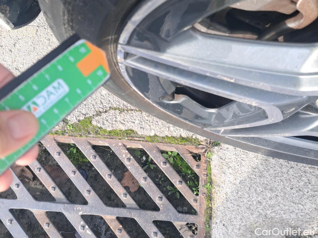  Mercedes  A-Klasse MERCEDES-BENZ Clase A / 2018 / 5P / berlina con portón A 250 e #6