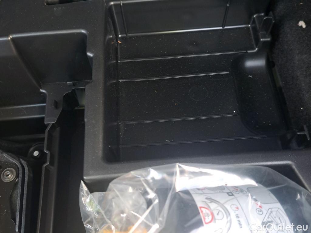  Mercedes  A-Klasse MERCEDES-BENZ Clase A / 2018 / 5P / berlina con portón A 250 e #8