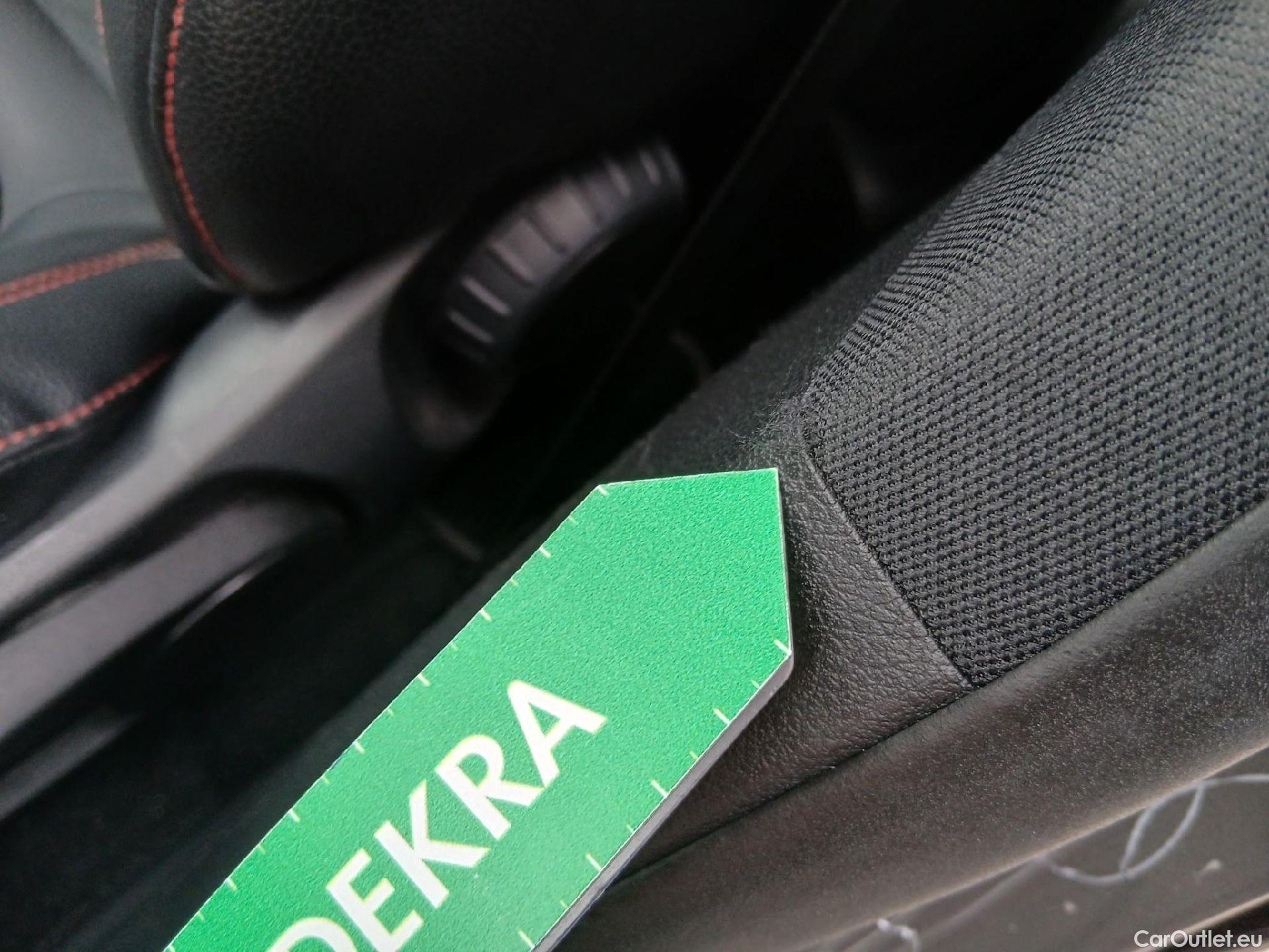  Mercedes  CLA-Klasse MERCEDES-BENZ CLA / 2019 / 4P / coupé CLA 200 #23