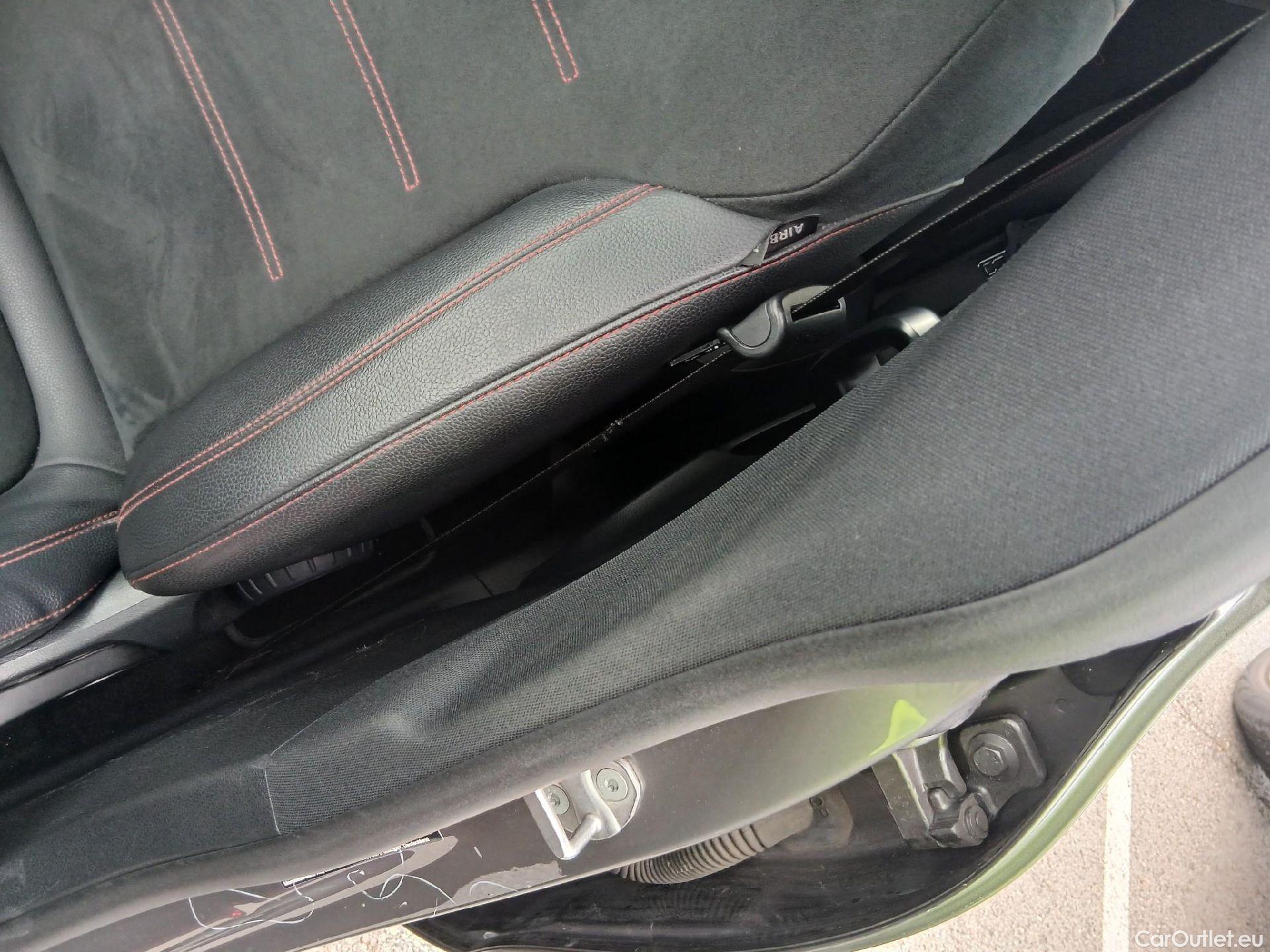  Mercedes  CLA-Klasse MERCEDES-BENZ CLA / 2019 / 4P / coupé CLA 200 #22