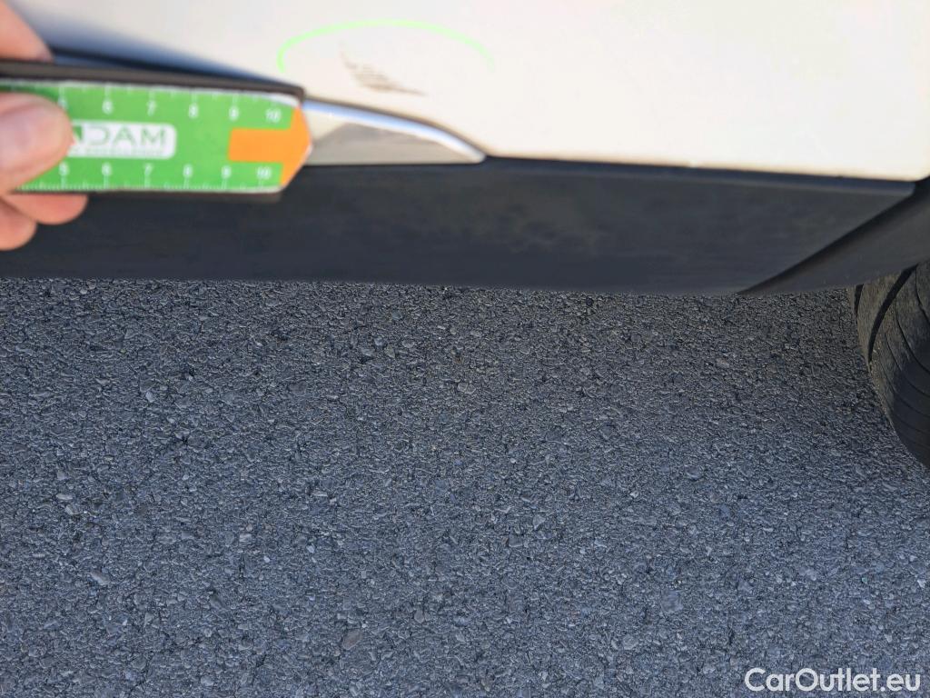  Peugeot  2008 PEUGEOT  / 2019 / 5P / todoterreno Allure BlueHDI 81kW (110CV) #53