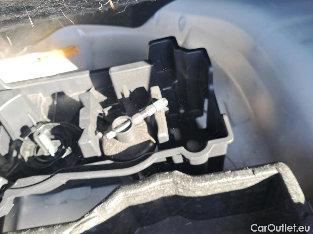  Peugeot  2008 PEUGEOT  / 2019 / 5P / todoterreno Allure BlueHDI 81kW (110CV) #13