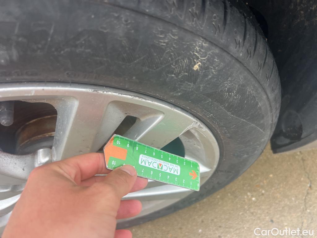  Peugeot  308 PEUGEOT  / 2017 / 5P / berlina con portón 5P Active Pack BlueHDi 100 S&S (AC) #21