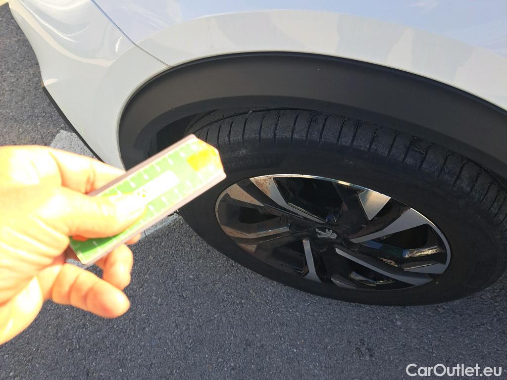  Peugeot  2008 PEUGEOT  / 2019 / 5P / todoterreno Allure BlueHDI 81kW (110CV) #8