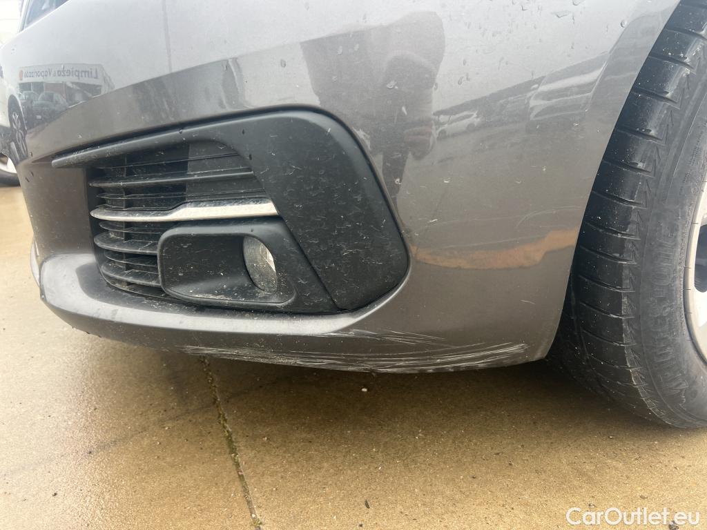  Peugeot  308 PEUGEOT  / 2017 / 5P / berlina con portón 5P Active Pack BlueHDi 100 S&S (AC) #26