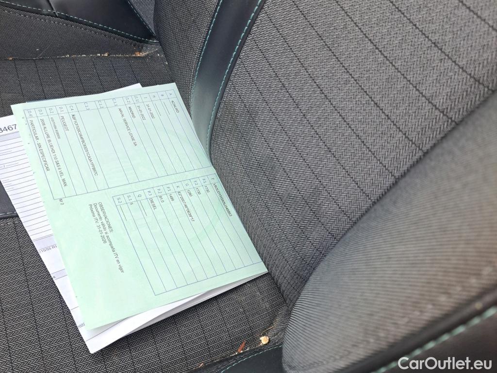  Peugeot  2008 PEUGEOT  / 2019 / 5P / todoterreno Allure BlueHDI 81kW (110CV) #17