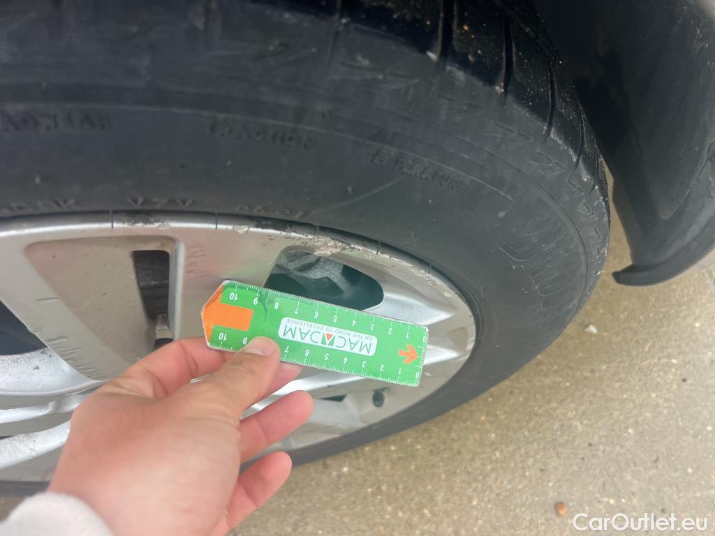  Peugeot  308 PEUGEOT  / 2017 / 5P / berlina con portón 5P Active Pack BlueHDi 100 S&S (AC) #19