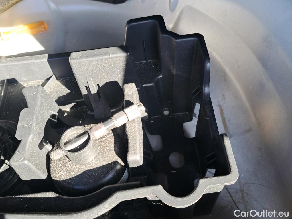  Peugeot  2008 PEUGEOT  / 2019 / 5P / todoterreno Allure BlueHDI 81kW (110CV) #14