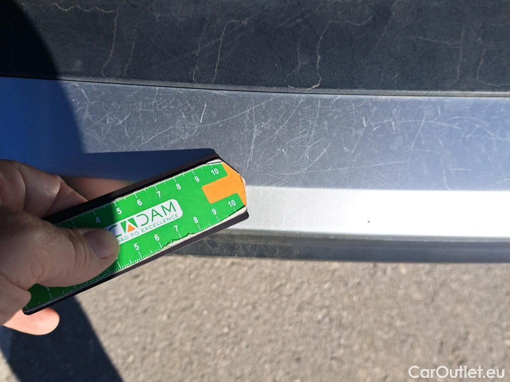  Peugeot  2008 PEUGEOT  / 2019 / 5P / todoterreno Allure BlueHDI 81kW (110CV) #40