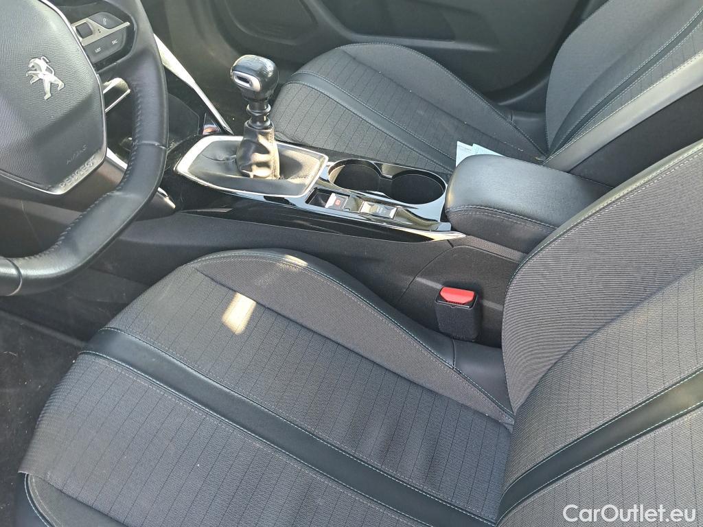  Peugeot  2008 PEUGEOT  / 2019 / 5P / todoterreno Allure BlueHDI 81kW (110CV) #15