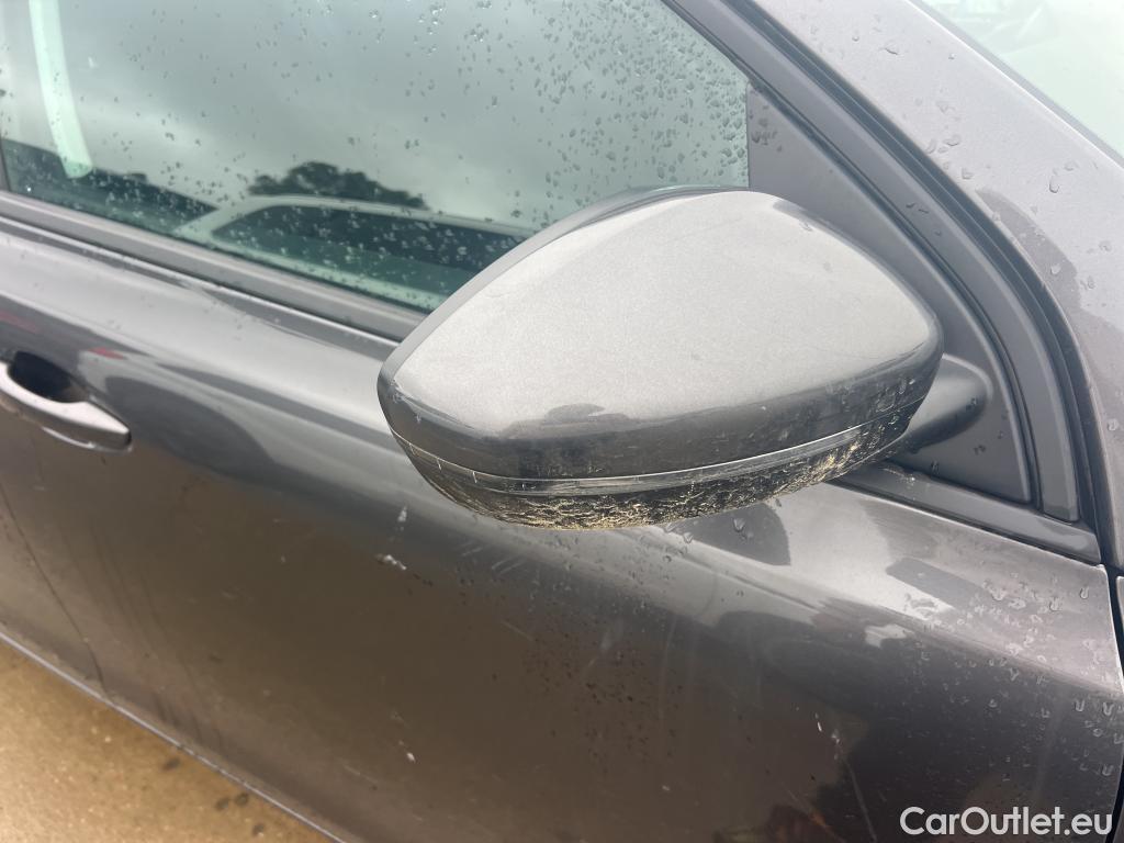  Peugeot  308 PEUGEOT  / 2017 / 5P / berlina con portón 5P Active Pack BlueHDi 100 S&S (AC) #37