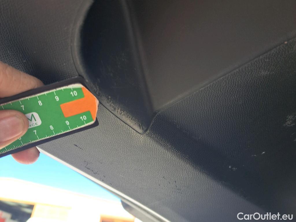  Peugeot  2008 PEUGEOT  / 2019 / 5P / todoterreno Allure BlueHDI 81kW (110CV) #20