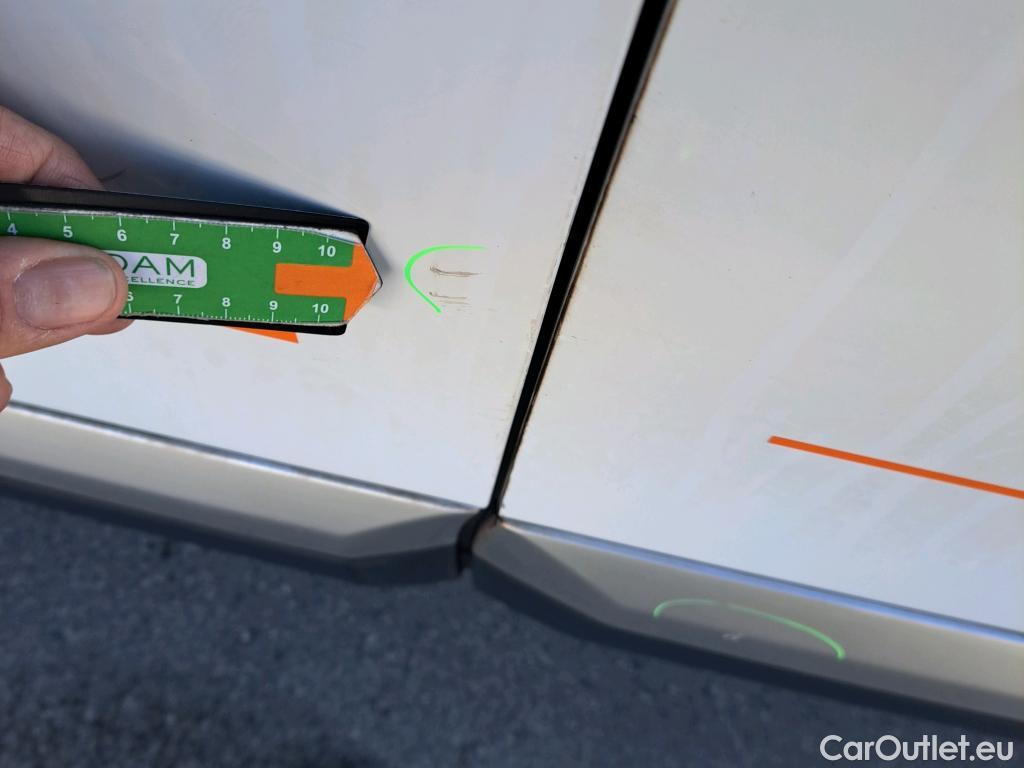  Peugeot  2008 PEUGEOT  / 2019 / 5P / todoterreno Allure BlueHDI 81kW (110CV) #49