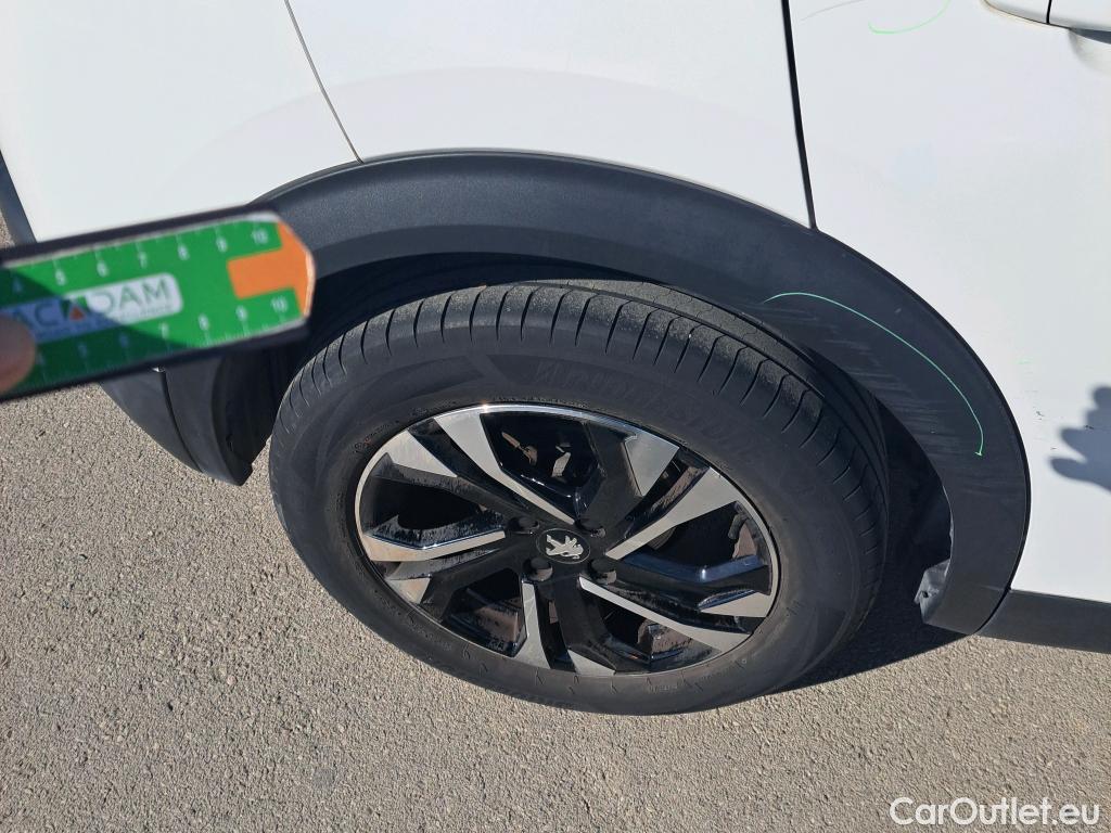  Peugeot  2008 PEUGEOT  / 2019 / 5P / todoterreno Allure BlueHDI 81kW (110CV) #42