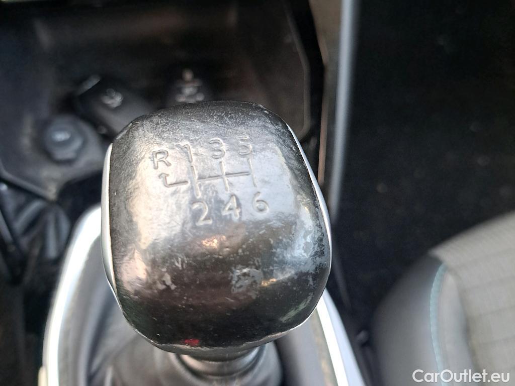  Peugeot  2008 PEUGEOT  / 2019 / 5P / todoterreno Allure BlueHDI 81kW (110CV) #26