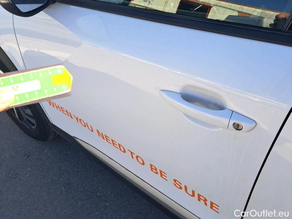  Peugeot  2008 PEUGEOT  / 2019 / 5P / todoterreno Allure BlueHDI 81kW (110CV) #48