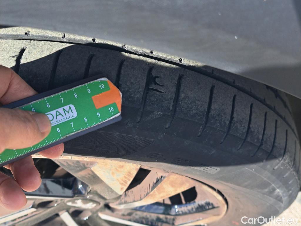  Peugeot  2008 PEUGEOT  / 2019 / 5P / todoterreno Allure BlueHDI 81kW (110CV) #7