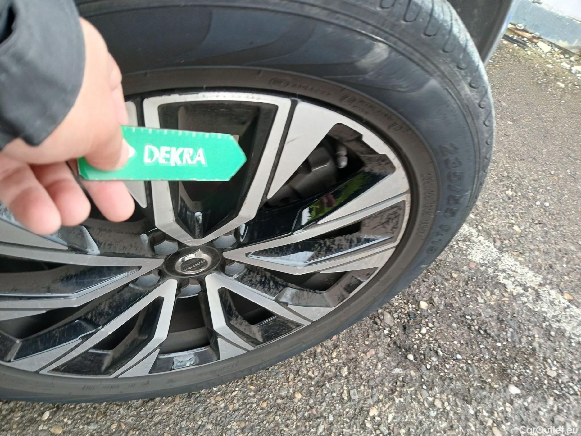  Volvo  XC60 VOLVO  / 2017 / 5P / todoterreno 2.0 B4 D Plus Bright Auto #27